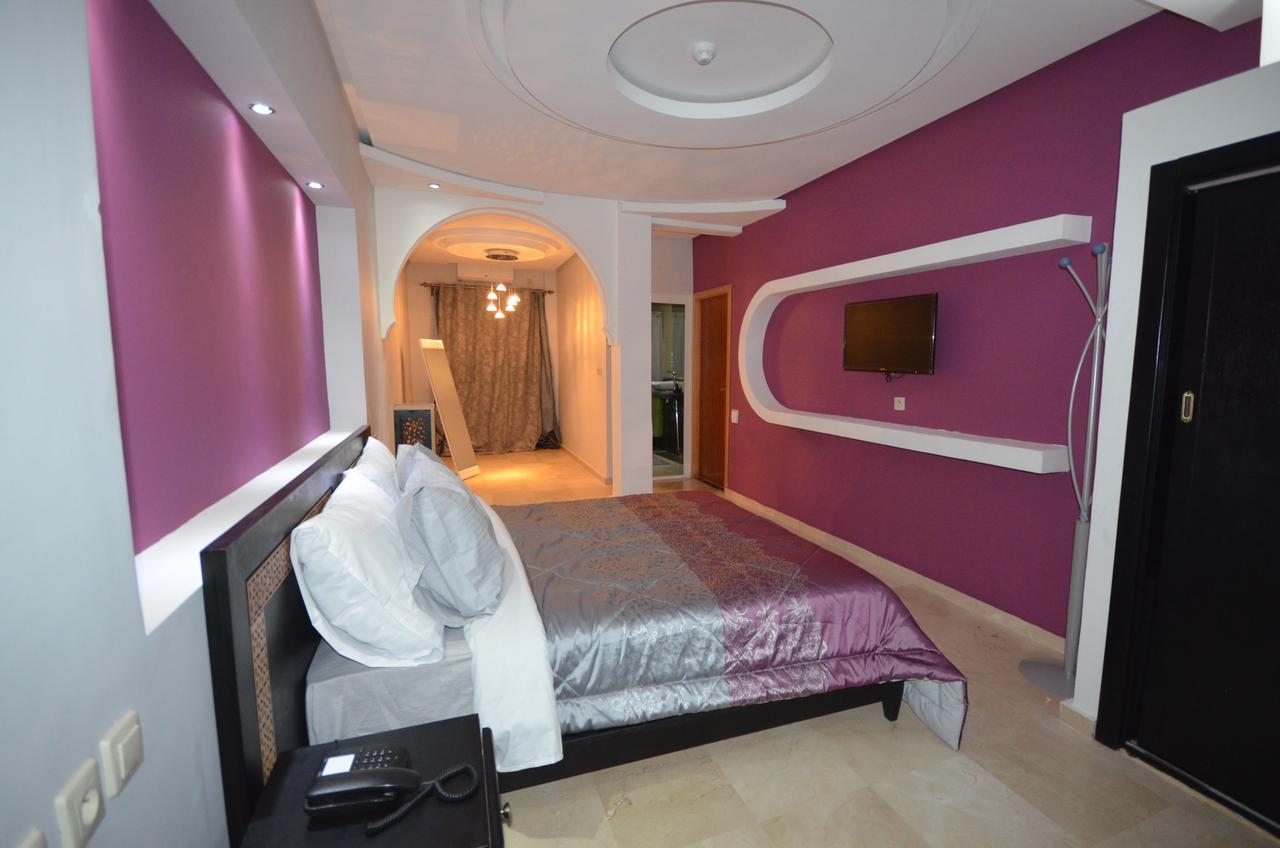 Hotel-Cafe-Restaurant Pyramides, Taza Bagian luar foto