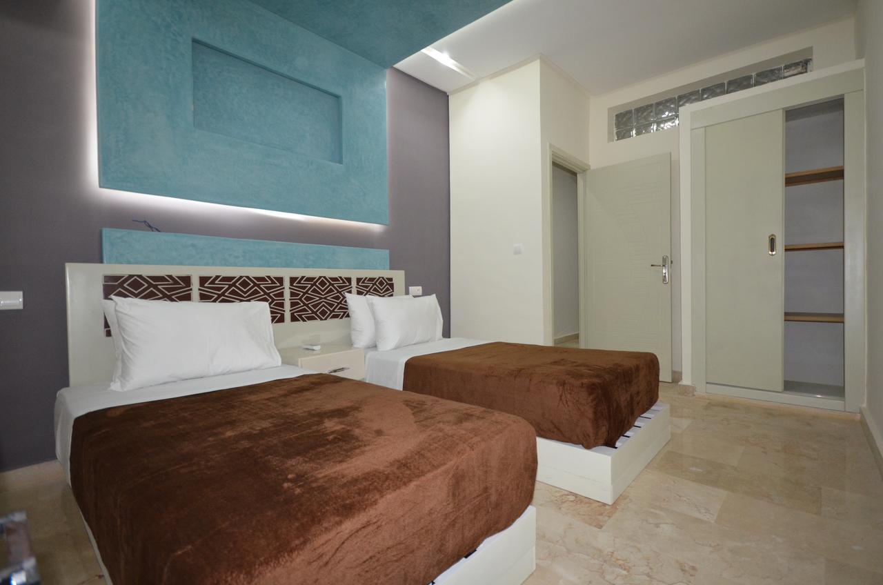 Hotel-Cafe-Restaurant Pyramides, Taza Bagian luar foto