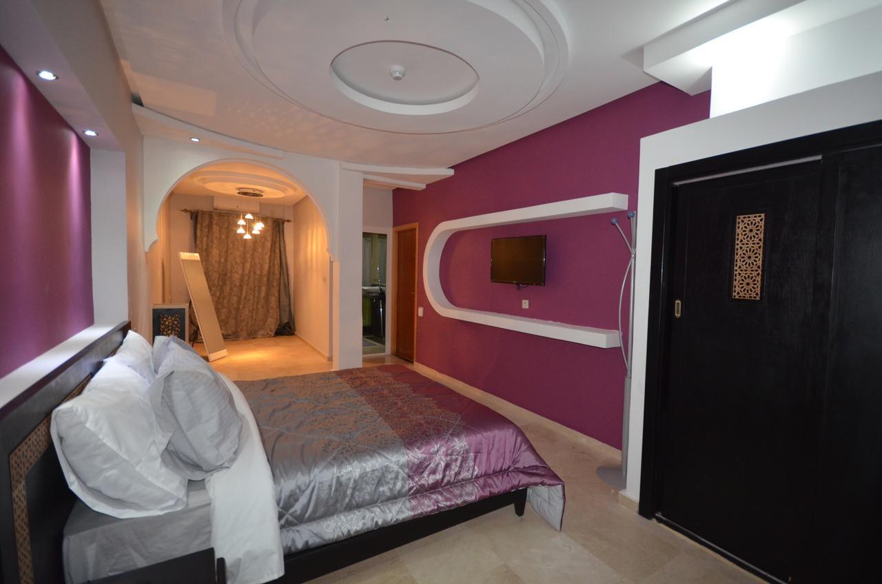 Hotel-Cafe-Restaurant Pyramides, Taza Bagian luar foto