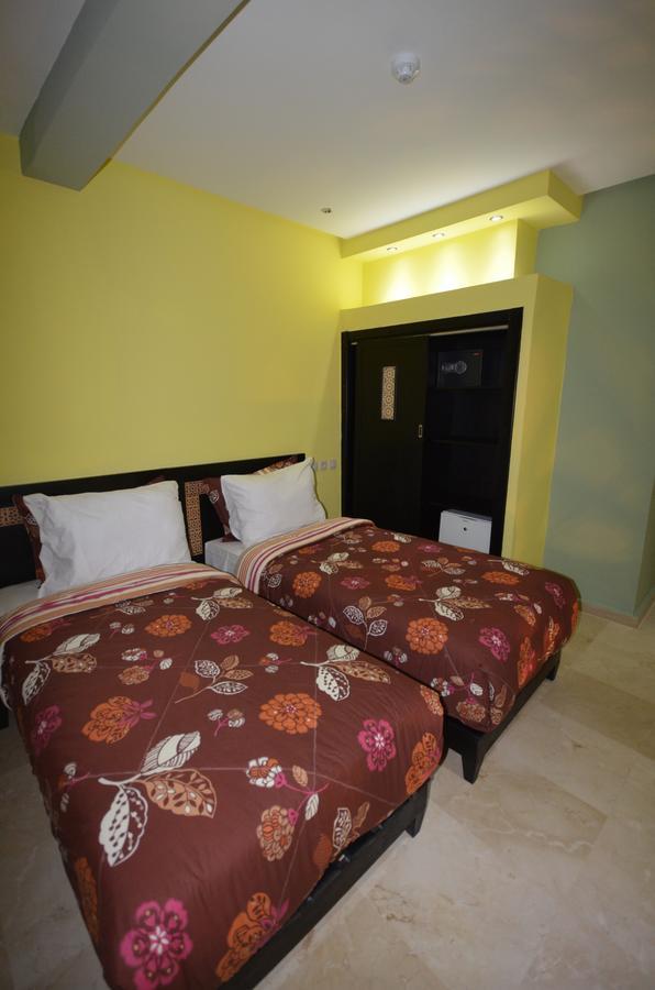 Hotel-Cafe-Restaurant Pyramides, Taza Bagian luar foto