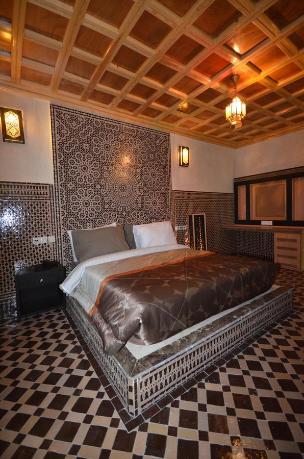 Hotel-Cafe-Restaurant Pyramides, Taza Bagian luar foto