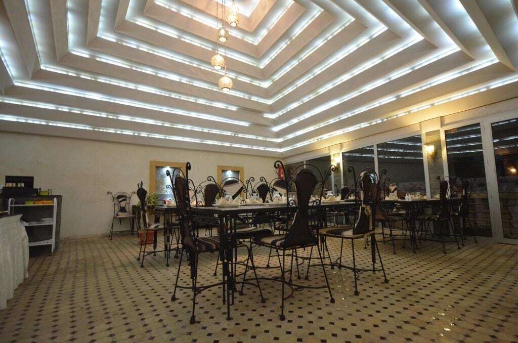Hotel-Cafe-Restaurant Pyramides, Taza Bagian luar foto