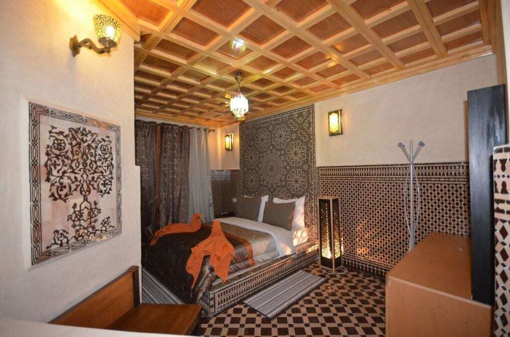 Hotel-Cafe-Restaurant Pyramides, Taza Bagian luar foto